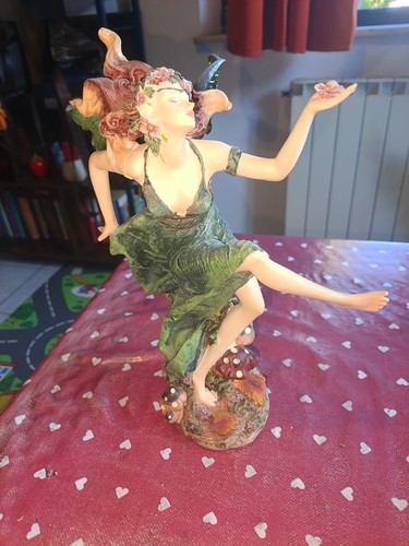Statuetta fata fantasy alata